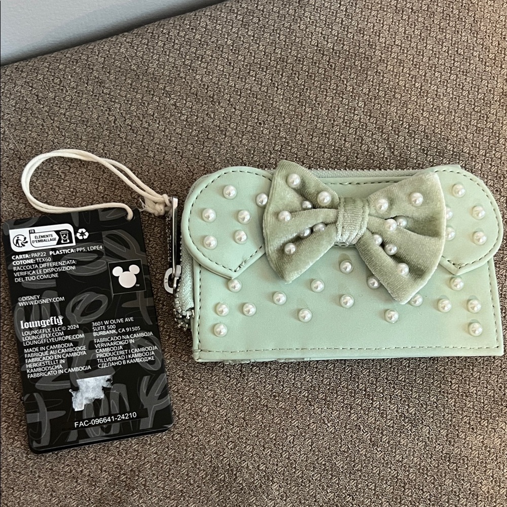 Loungefly Minnie Mouse Mint Green Pearl Bow Cardholder